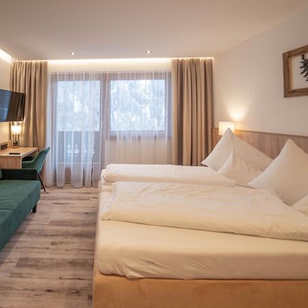 Hotel Karl Schranz 장크트안톤암아를베르크 외부 사진