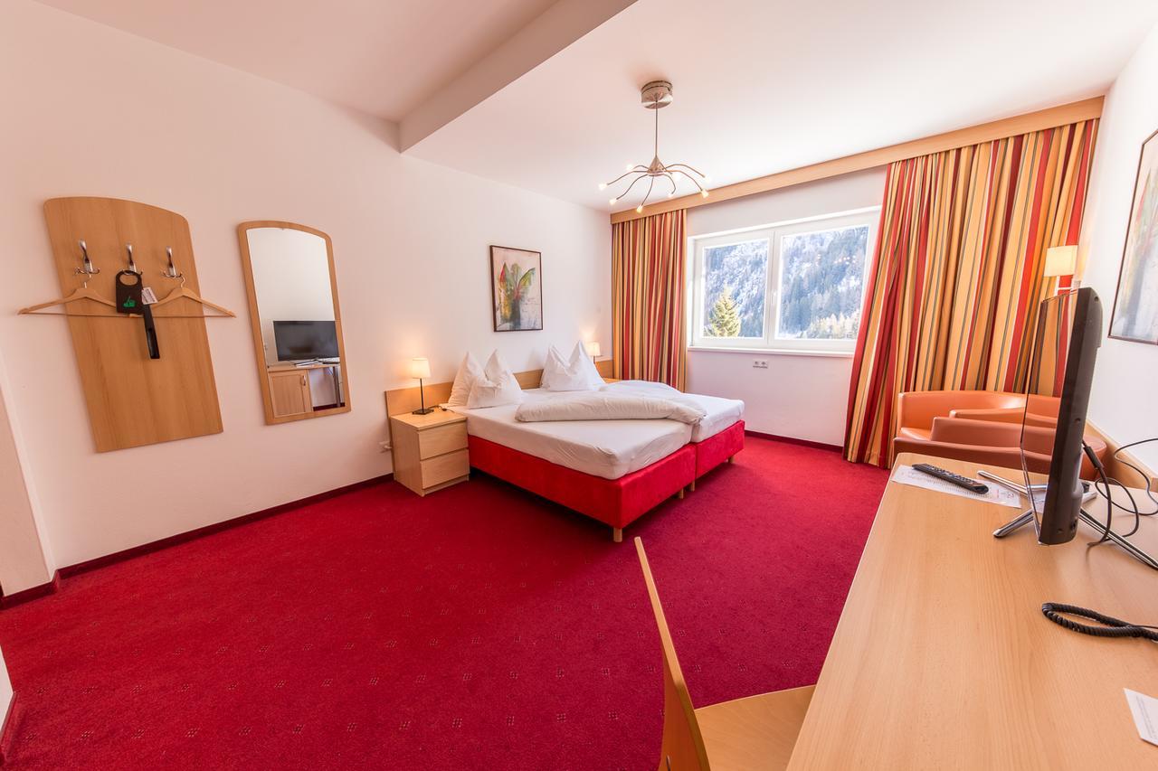 Hotel Karl Schranz 장크트안톤암아를베르크 외부 사진