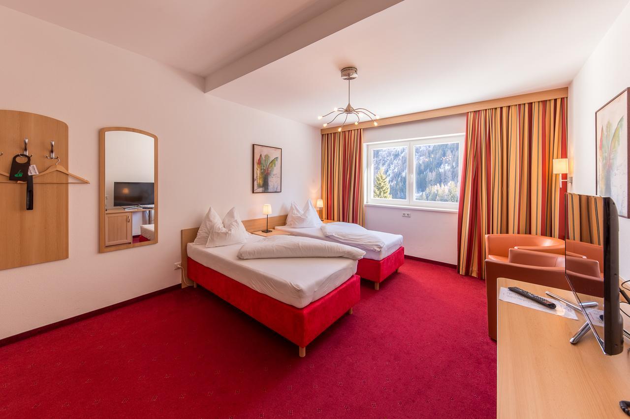 Hotel Karl Schranz 장크트안톤암아를베르크 외부 사진